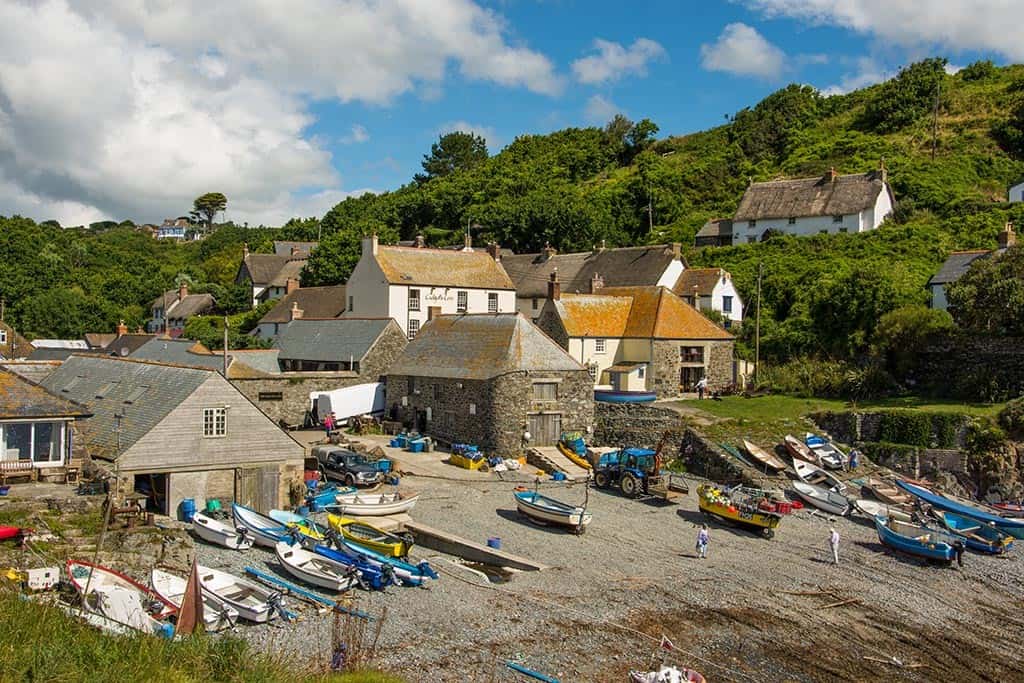 Cadgwith-Cove-boat-beach-0335