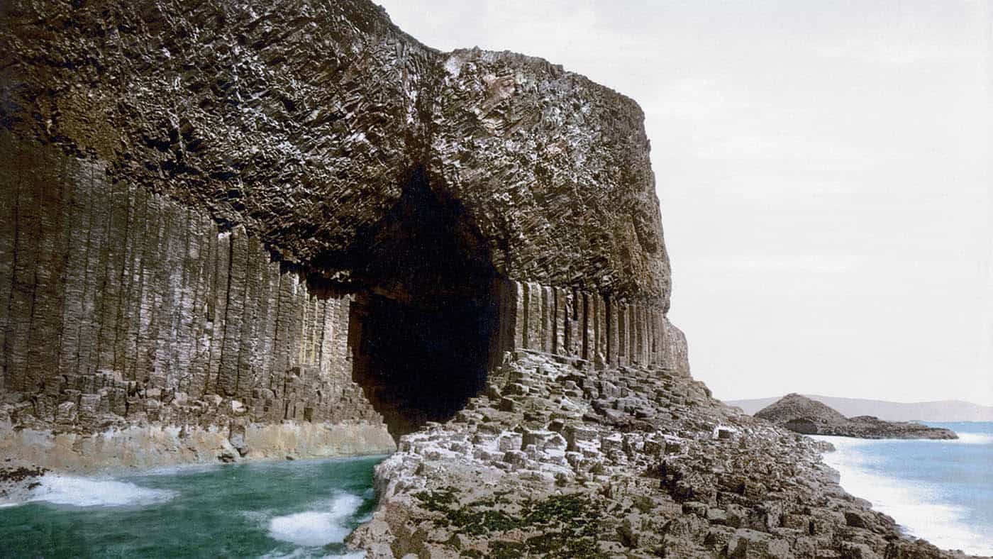 Scotland-Staffa-Fingals-Cave-1900