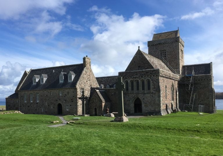 iona abbey 768x536
