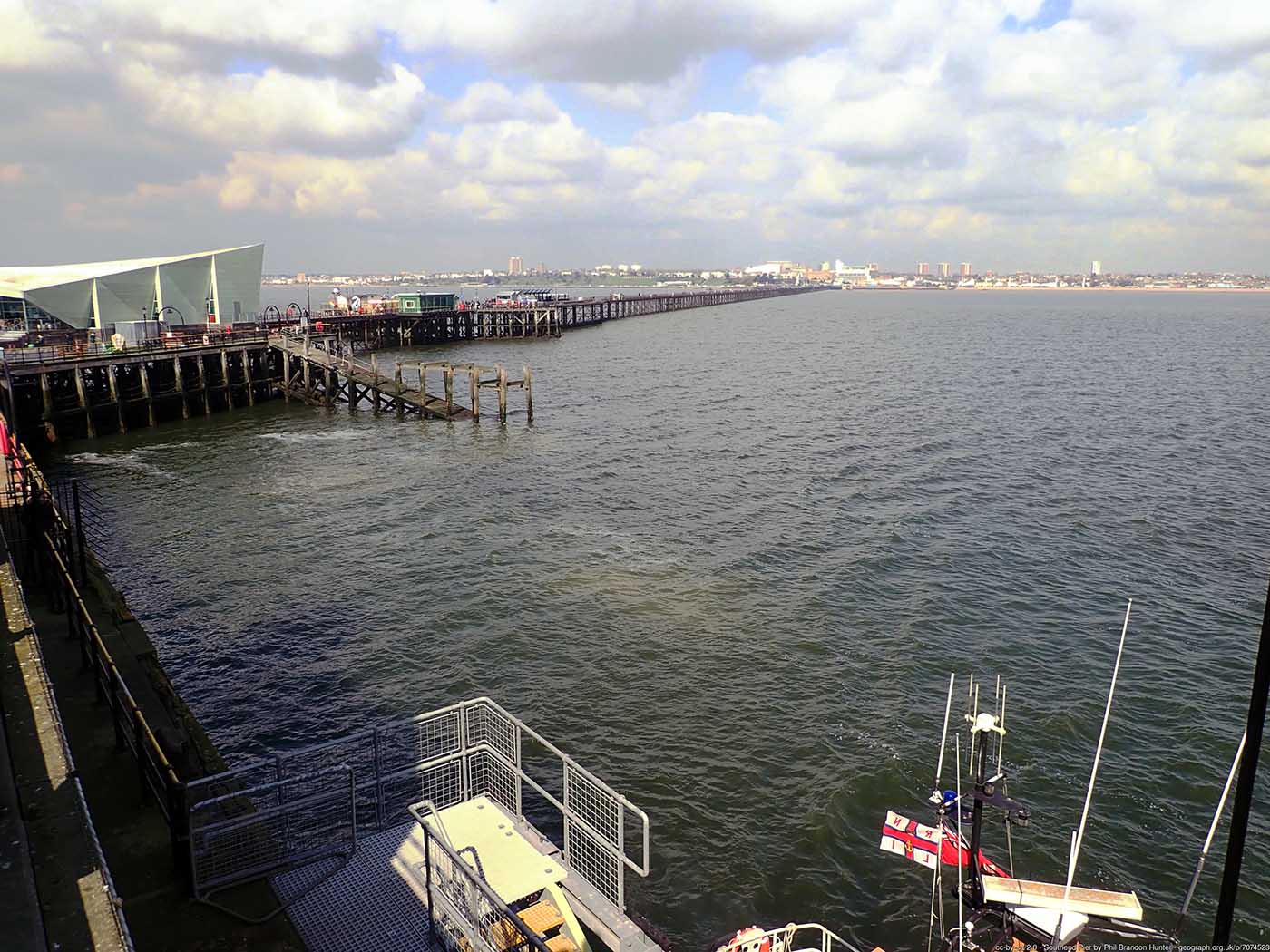 Southend Pier looking to beach
