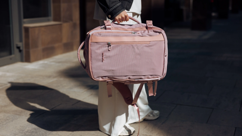 what features make a travel bag truly adaptive